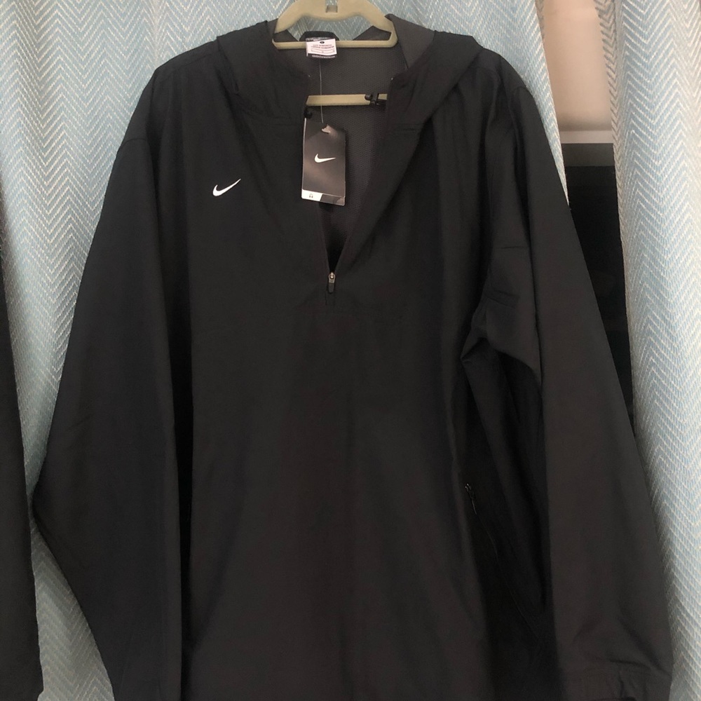 NEW WITH TAGS NIKE BLACK 1/4 ZIP WINDBREAKER